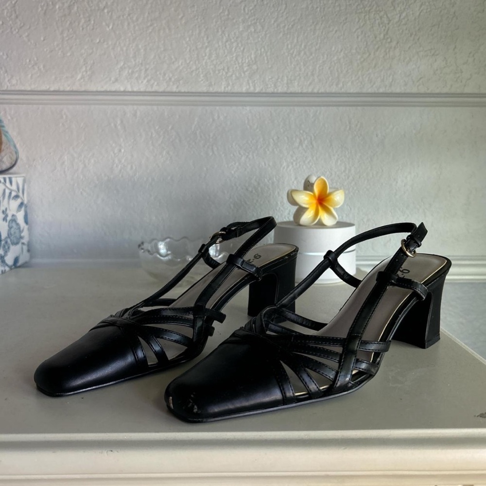 black kitten heels